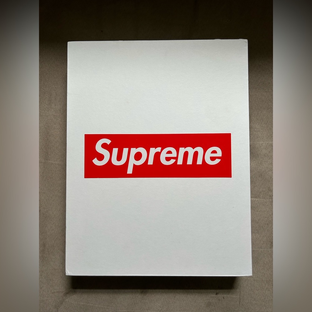 Supreme vol. 2 book brand new with accessories